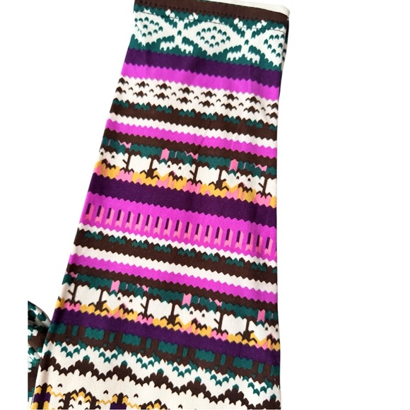 Women’s Colorful Patterned Faire Isle Leggings - Picture 3 of 7